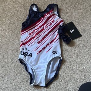 GK Red and White Leo with scrunchie.  Nwt. Child small